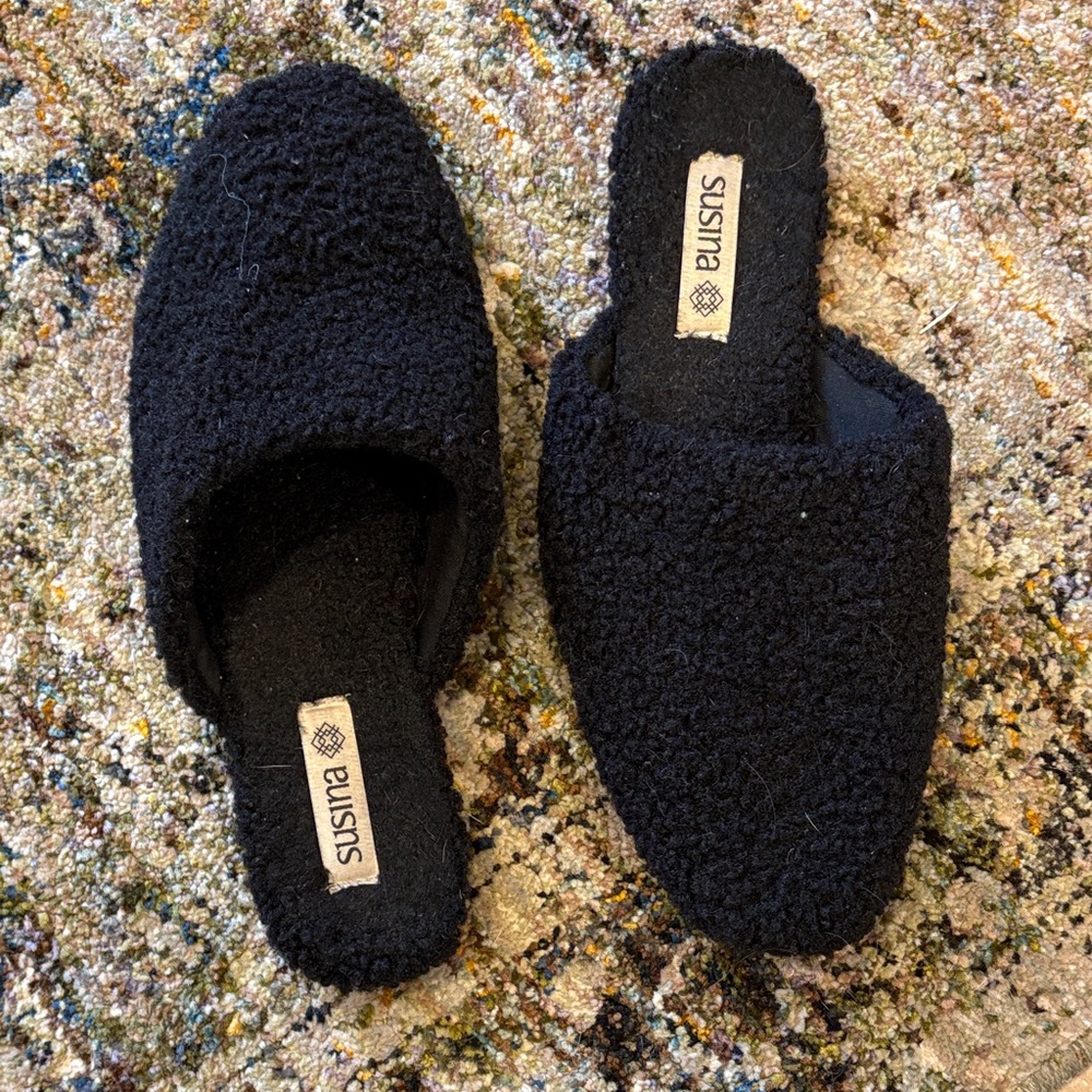 Susina Cozy Black Slippers